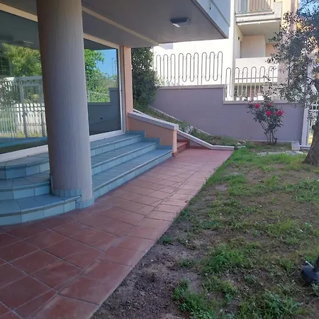 100mq In Con Giardino Recintato Appartement *