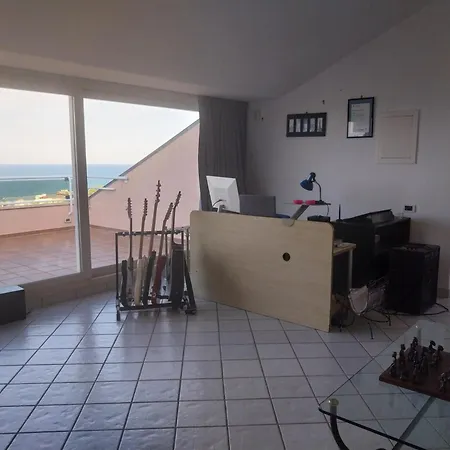 100mq In Con Giardino Recintato Apartment