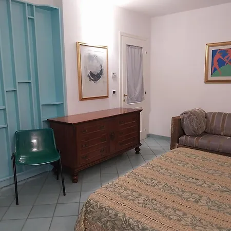 100mq In Con Giardino Recintato גרוטמארה