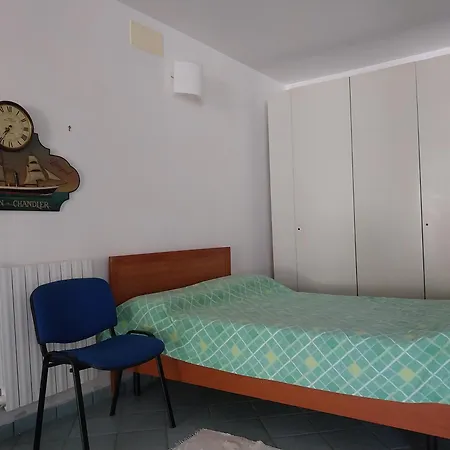 100mq In Con Giardino Recintato דירה *