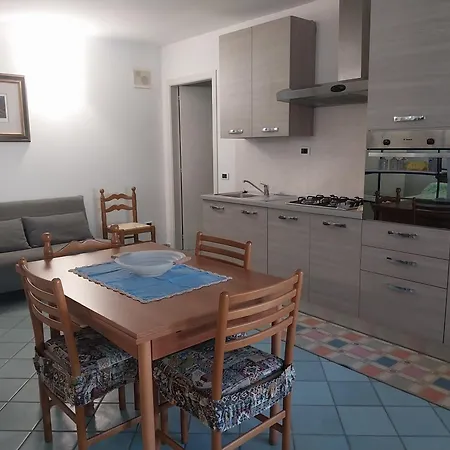 100mq In Con Giardino Recintato דירה